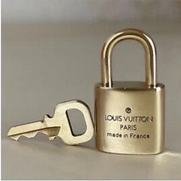 Authentic Louis Vuitton Lock and Key Travel Bag Accessory Shoulder Bag Lock - Picture 2 of 5